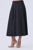 تنورة رمادي بكسرات ناعمة