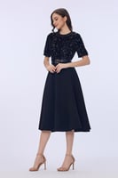 فستان اسود مع ترتر