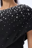 فستان أسود بالكرستالات