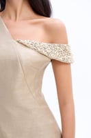 فستان بيج بكتف لؤلؤ