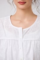 بلوزة كتان بتطريز اوف وايت