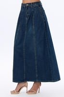 تنورة جينز بقصة كلوش