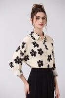 بلوزة قطن بنقشة الورد