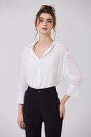 بلوزة قطن بتفريغات