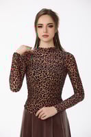 بلوزة تول بنقشة الفهد