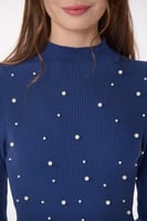 فستان صوف مع لؤلؤ