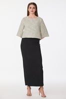 بلوزة توييد مع اكسسوار