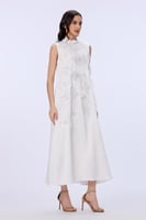 فستان ابيض ساتان