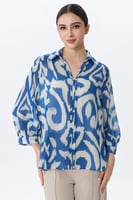 بلوزة بطبعة مميزة وأكمام ¾