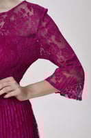 فستان فوشي خامة الدانتيل الانيقة