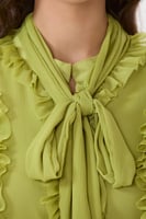 فستان شيفون غني بالكشكش