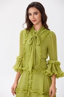 فستان شيفون غني بالكشكش