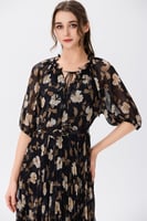 فستان شيفون اسود بنشقة الزهور