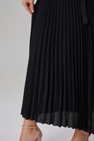 تنورة اسود مقلم