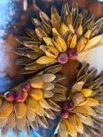 وردة مكسرات نصف