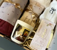 بوكس شتوي - كوب الفتاة في المقهى