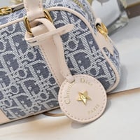 حقيبة ميني باو من شانيل لموسم الخريف والشتاء 2025/...