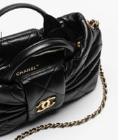 حقيبة شانيل مبطنة بسلسلة ذهبي