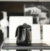 شنطة شانيل كلاسيك كافيار 20سم اسود وفضي