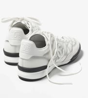 سنيكرز شانيل النسائي – تصميم فضي فاخر