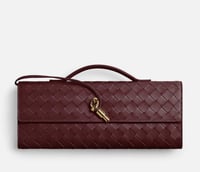 شنطة بوتيغا إنترتشياتو عودي — طراز فاخ