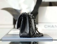 شانيل كلاسك مديم مقاس 23 سم لذر هارد وير فضي