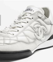 سنيكرز شانيل النسائي – تصميم فضي فاخر