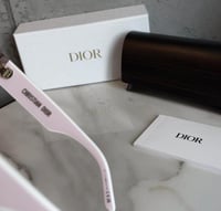 نظارة شمسية شفافة بنقش وردي وابيض