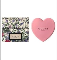 مرايا قوتشي بشكل قلب