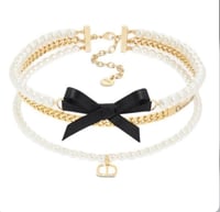 عقد فاخر وراقي جنزير مع لؤلؤ مع فيونكه ستان بدون م...