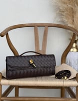 شنطة بوتيغا إنترتشياتو السوداء — طراز فاخ