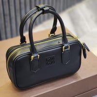 شنطة ميو ميو مقاس مديم