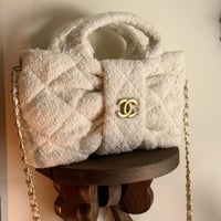 حقيبة شانيل مبطنة بسلسلة ذهبي