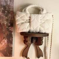 حقيبة شانيل مبطنة بسلسلة ذهبي