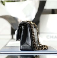 شنطة شانيل هاندل اسود 20 سم ذهبي