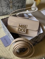 شنطة ميس ديور كلاسيك بيج �