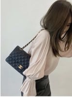 شانيل كلاسك مديم مقاس25cm اسود وفضي