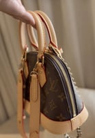 لويس فتون ألما مونوغرام –