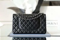 شانيل كلاسك مديم مقاس 23 سم لذر هارد وير فضي