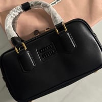 شنطة ميو ميو مقاس مديم