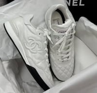 سنيكرز شانيل النسائي – تصميم فضي فاخر