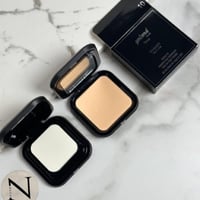 بودره وجه يولاند رقم 10 درجه فاتحه