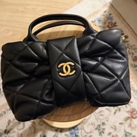 حقيبة شانيل مبطنة بسلسلة ذهبي