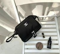 شنطة ميكب ومستلزمات شانيل وتر بروف