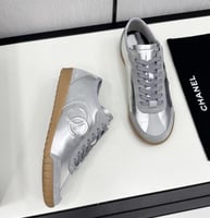 سنيكرز شانيل النسائي – تصميم فضي فاخر