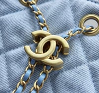 شنطة شانيل كوكو هاندل زرقاء مقاس 25