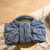 حقيبة شانيل مبطنة بسلسلة ذهبي