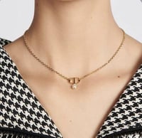 سلسه ديور ذهبي مع لؤلؤ ابيض مع ملحقات