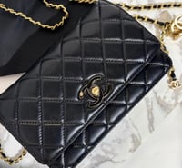 شنطه شانيل كلاسيك شامل الملحقات