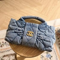 حقيبة شانيل مبطنة بسلسلة ذهبي